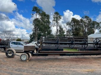 1996 MacDon 9300 Windrower with 25ft Front