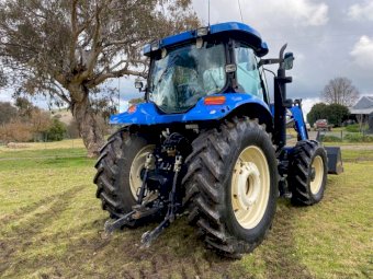 2006 New Holland TS115A with Challenge Loader