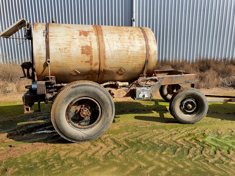 Heavy duty farm fuel trailer