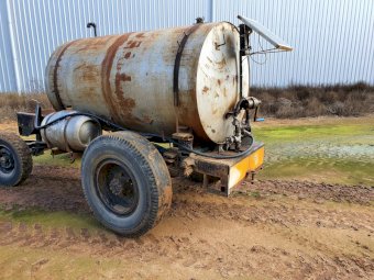Heavy duty farm fuel trailer