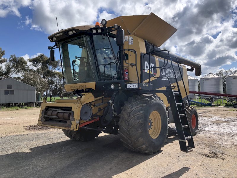 2005 CAT Lexion 580R Header