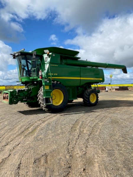 2011 John Deere  9670 STS Header