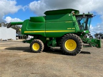 2011 John Deere  9670 STS Header