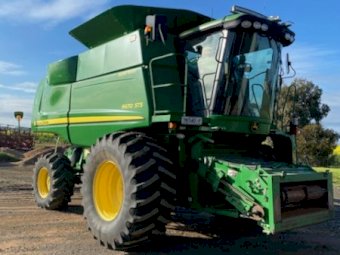 2011 John Deere  9670 STS Header
