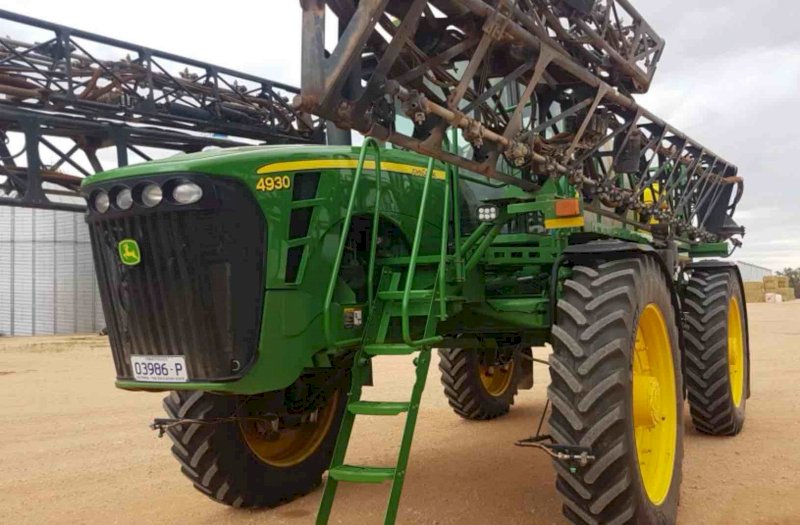 2009 John Deere 4930 Self Propelled Sprayer