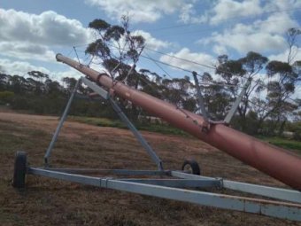 Sakundiak 65' x 10" Swingaway Auger