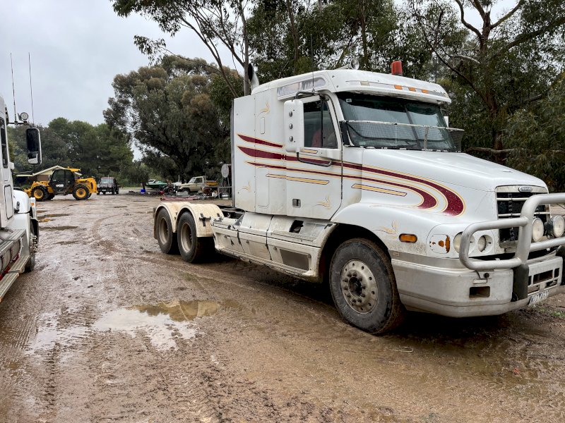 2001 Freightliner Century Class