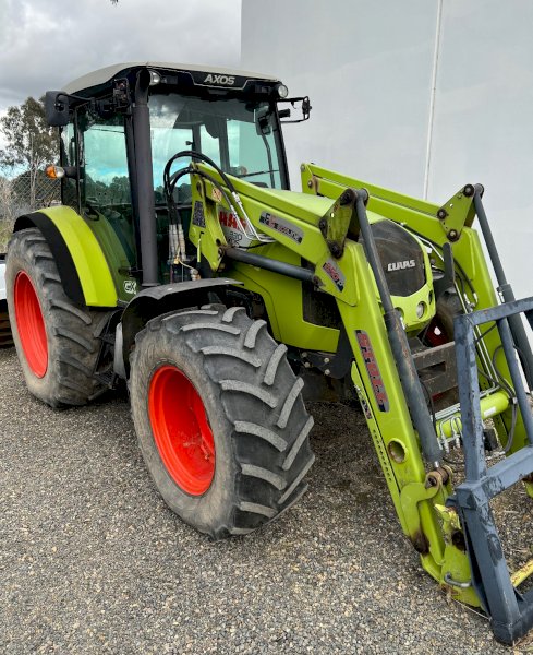 2012 Claas 330 AXOS Tractor with FEL and Bucket