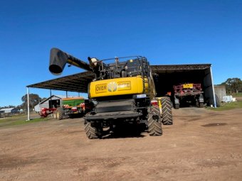 Under Auction - (A194) 2017 New Holland CR8.90 Header 