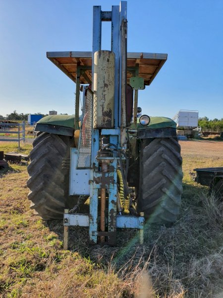 El-Gra McCutcheon post driver with PTO hydraulic pump