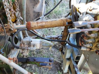 El-Gra McCutcheon post driver with PTO hydraulic pump