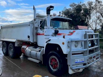 1998 Mack 688 Tipper and Dog
