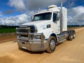 2009 Sterling LT9500 Prime Mover
