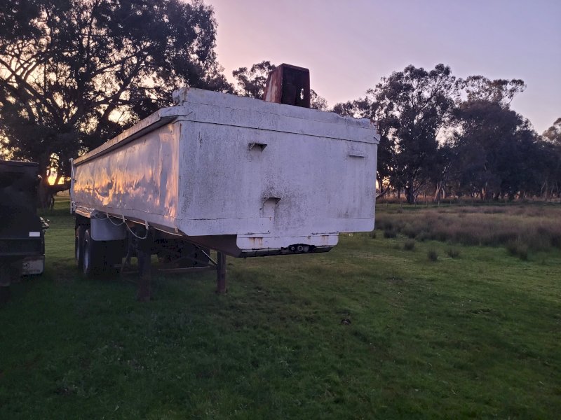 Under Auction - (A195) 1975 McGrath Bogey Axle Gravel Tipper 