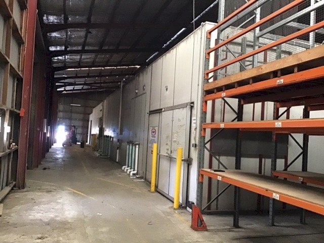 MAKE ME AN OFFER   Cool room