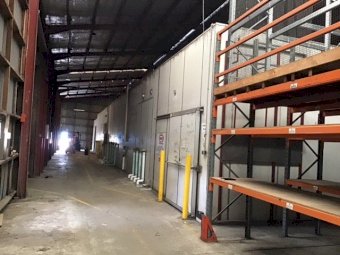 MAKE ME AN OFFER   Cool room