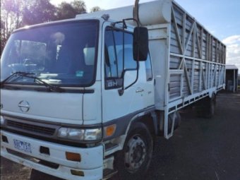 2001 Hino Medium Rigid Livestock Truck