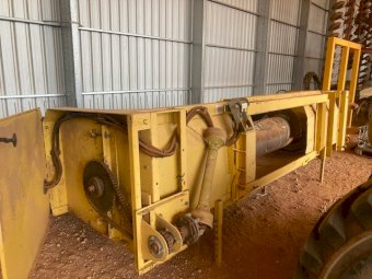 Under Auction - (A196) 	2000 Phillips 14 FT Pickup Front 