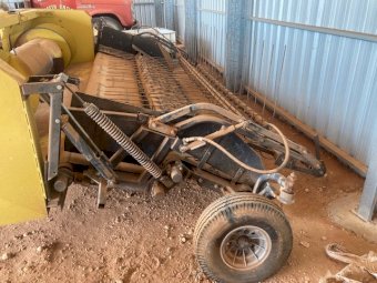 Under Auction - (A196) 	2000 Phillips 14 FT Pickup Front 