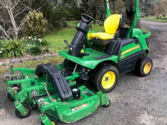 John Deere 1570  Mower with 72" V Flex Deck