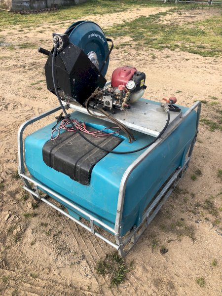 Rapid Spray ute mounted tank with remote control hose reel