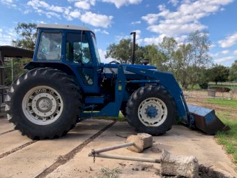 Ford TW5 Tractor With FEL
