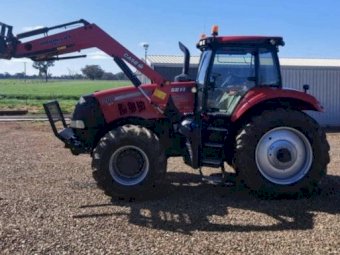 2015 Case IH Magnum 200 CVT Tractor with Vision 85 Loader