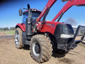 2015 Case IH Magnum 200 CVT Tractor with Vision 85 Loader