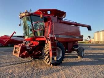 Case IH 2366 Exclusive Header with Case IH 1010 Front & Trailer