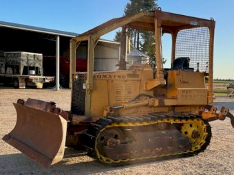 Komatsu  D31A Dozer with stick rake and Tree push