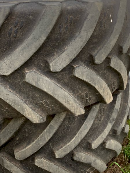 2 x 620-70R26 Tyres and Rims