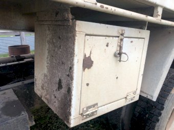 1990 Isuzu FVR 1400 Truck With Grain Bin