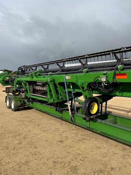 2015 John Deere 630 D  Front