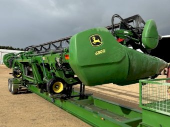 2015 John Deere 630 D  Front