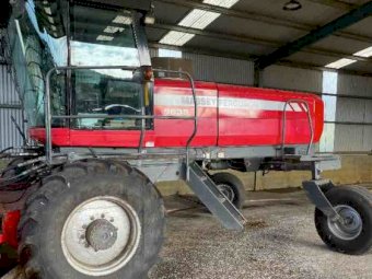 2010 9635 Massey Ferguson Windrower with Razor Bar Mower Front