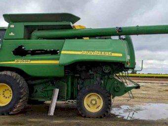 2001 John Deere 9750 STS Header