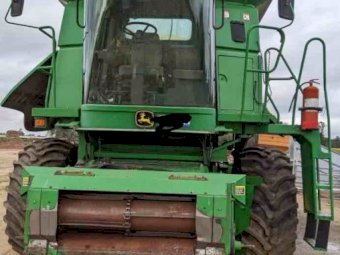 2001 John Deere 9750 STS Header
