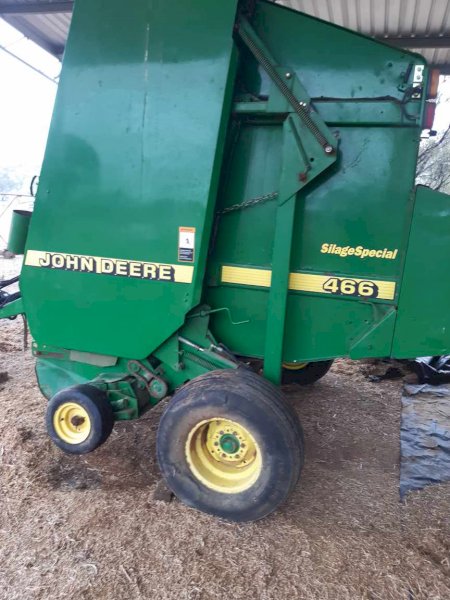 2000 John Deere 466 Round Baler silage special