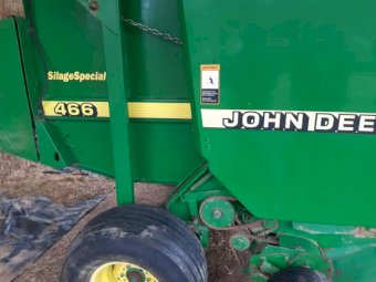 2000 John Deere 466 Round Baler silage special