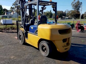 Komatsu 4 tonne Fork Lift