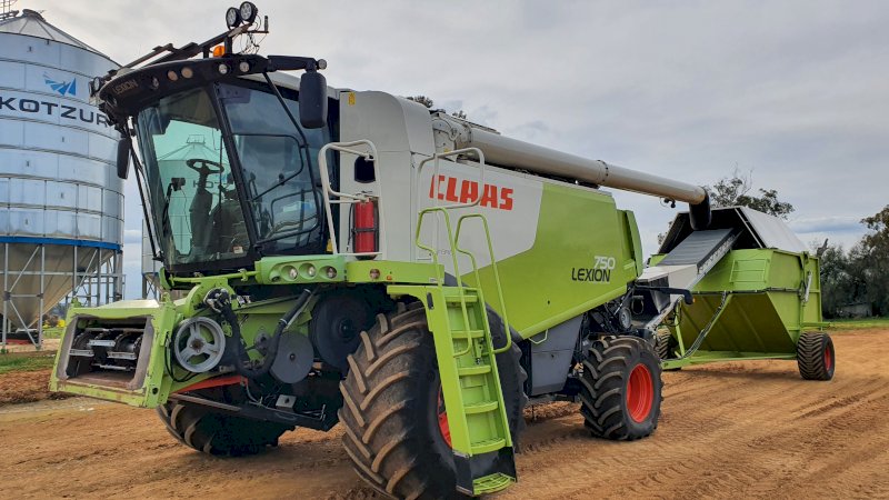 2011 Claas Lexion 750 and Vario 1200 Front with Comb Trailer