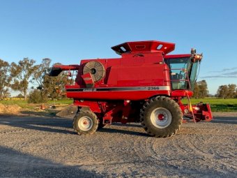 Case IH 2366 Exclusive Header with Case IH 1010 Front & Trailer