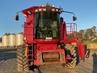 Case IH 2366 Exclusive Header with Case IH 1010 Front & Trailer