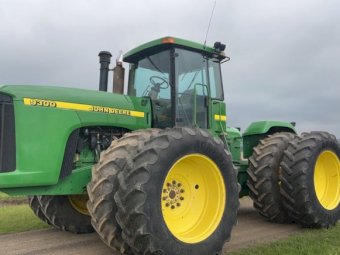Under Auction - (A200) 1996 John Deere 9300 Tractor 