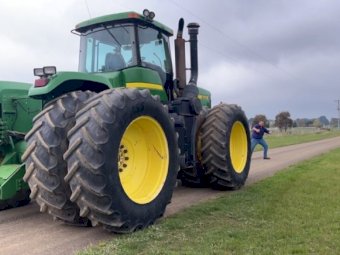 Under Auction - (A200) 1996 John Deere 9300 Tractor 
