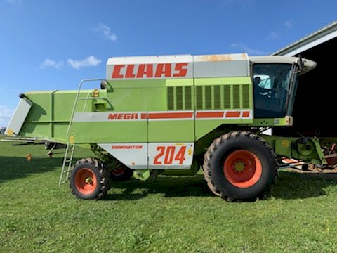 Under Auction - (A199) 1997 Claas Mega 204 Header With 30Ft Front 