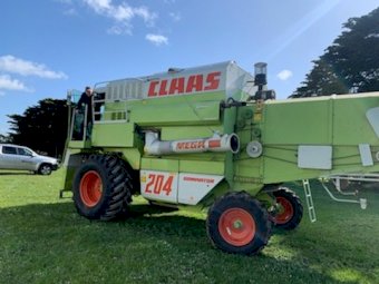 Under Auction - (A199) 1997 Claas Mega 204 Header With 30Ft Front 
