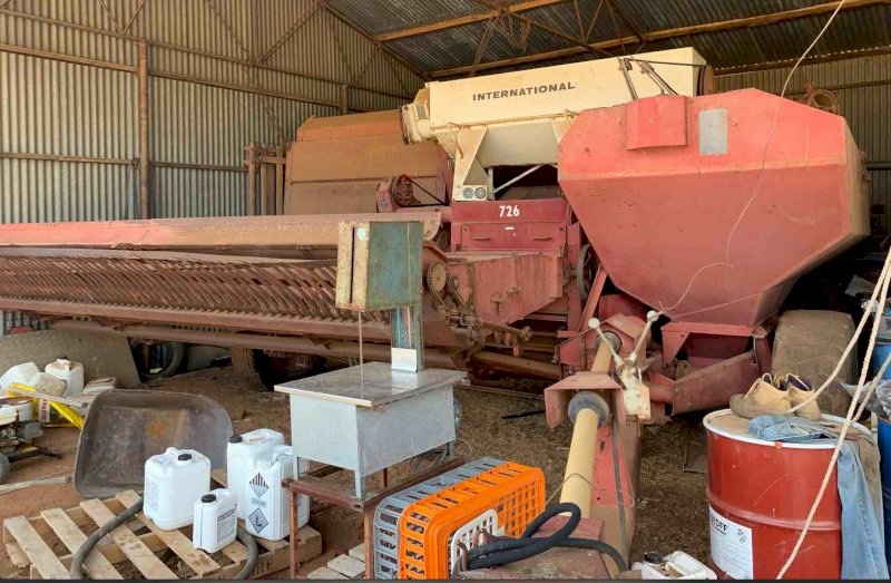 International 726 PTO Header