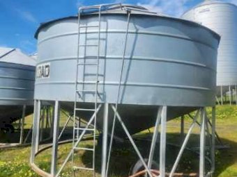 4 x Jaeschke 29 tonne Grain Field Bins