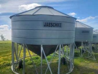 2 x Jaeschke 29 tonne Fertilizer Field Bins
